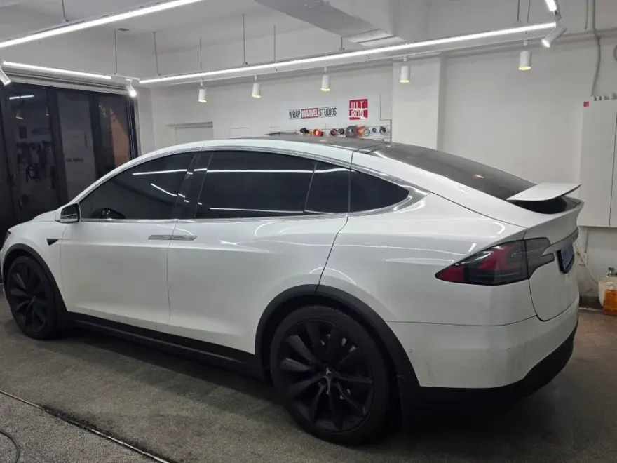 Tesla Model Xのカーラッピング事例 施工写真 2-2