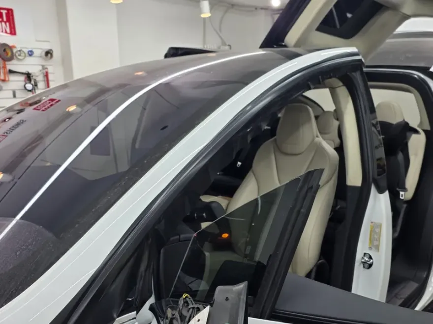 Tesla Model Xのカーラッピング事例 施工写真 3-2