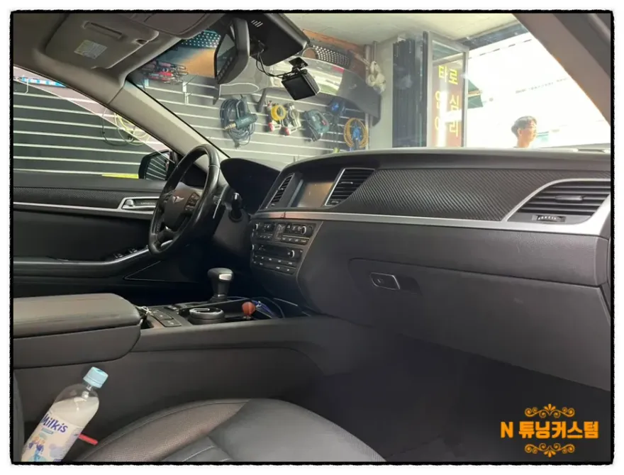 Genesis G80のボンネットラッピング事例|費用目安と仕上がり 施工写真 3-1