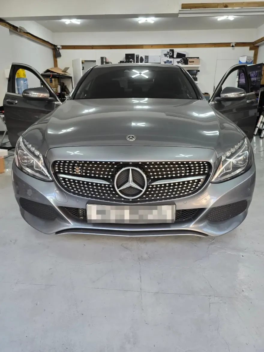 Mercedes-Benz A-ClassのAndroid Auto・CarPlay取付事例 施工写真 1-1
