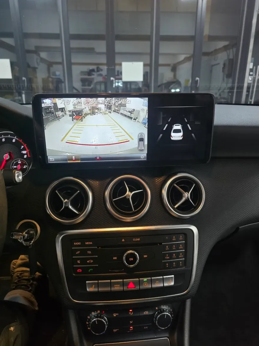Mercedes-Benz A-ClassのAndroid Auto・CarPlay取付事例 施工写真 2-2