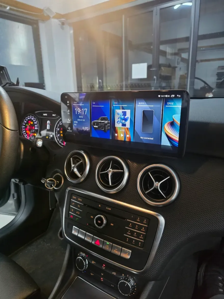Mercedes-Benz A-ClassのAndroid Auto・CarPlay取付事例 施工写真 3-2