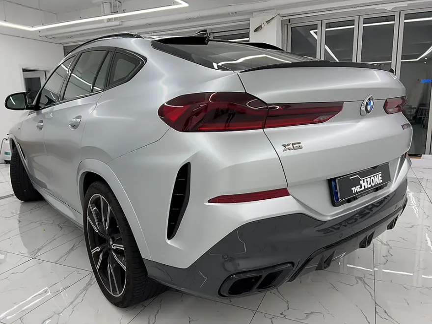 BMW X6のカーラッピング事例 施工写真 4-2