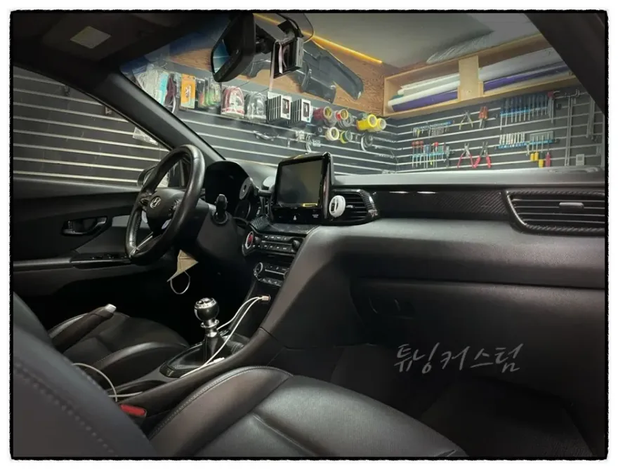 Hyundai Veloster Nのカーラッピング事例|費用目安・仕上がり 施工写真 1-1