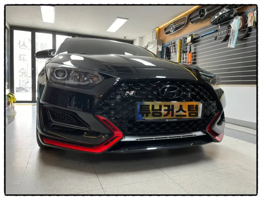 Hyundai Veloster Nのカーラッピング事例|費用目安・仕上がり 施工写真 2-1