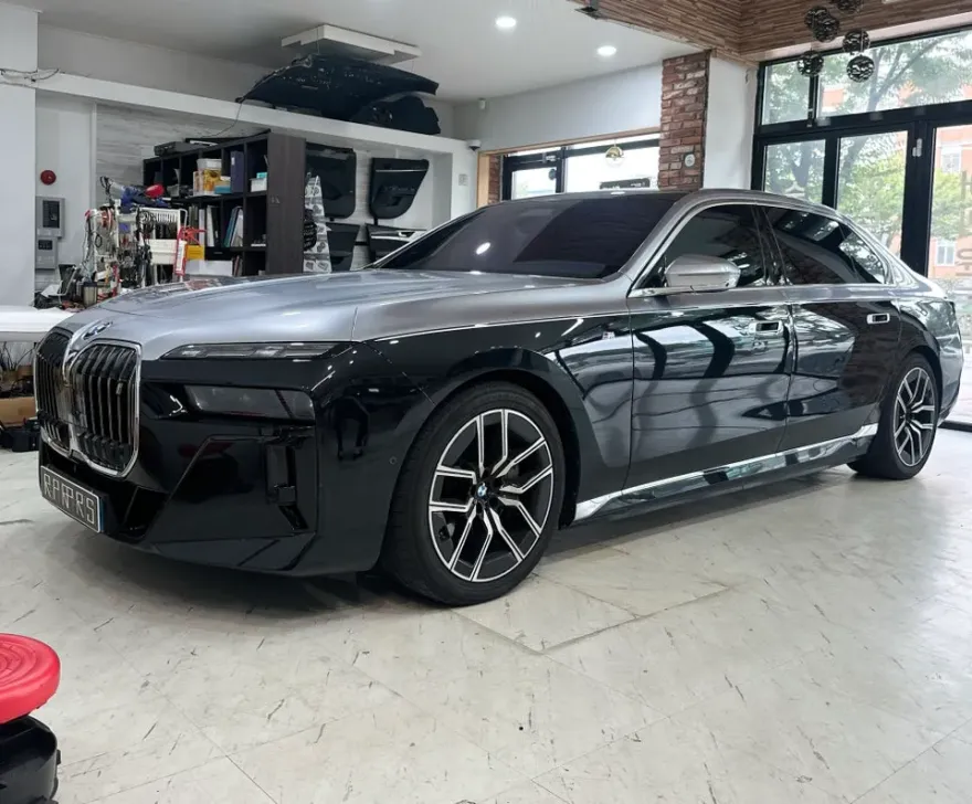 BMW i7 ambient lighting installation result
