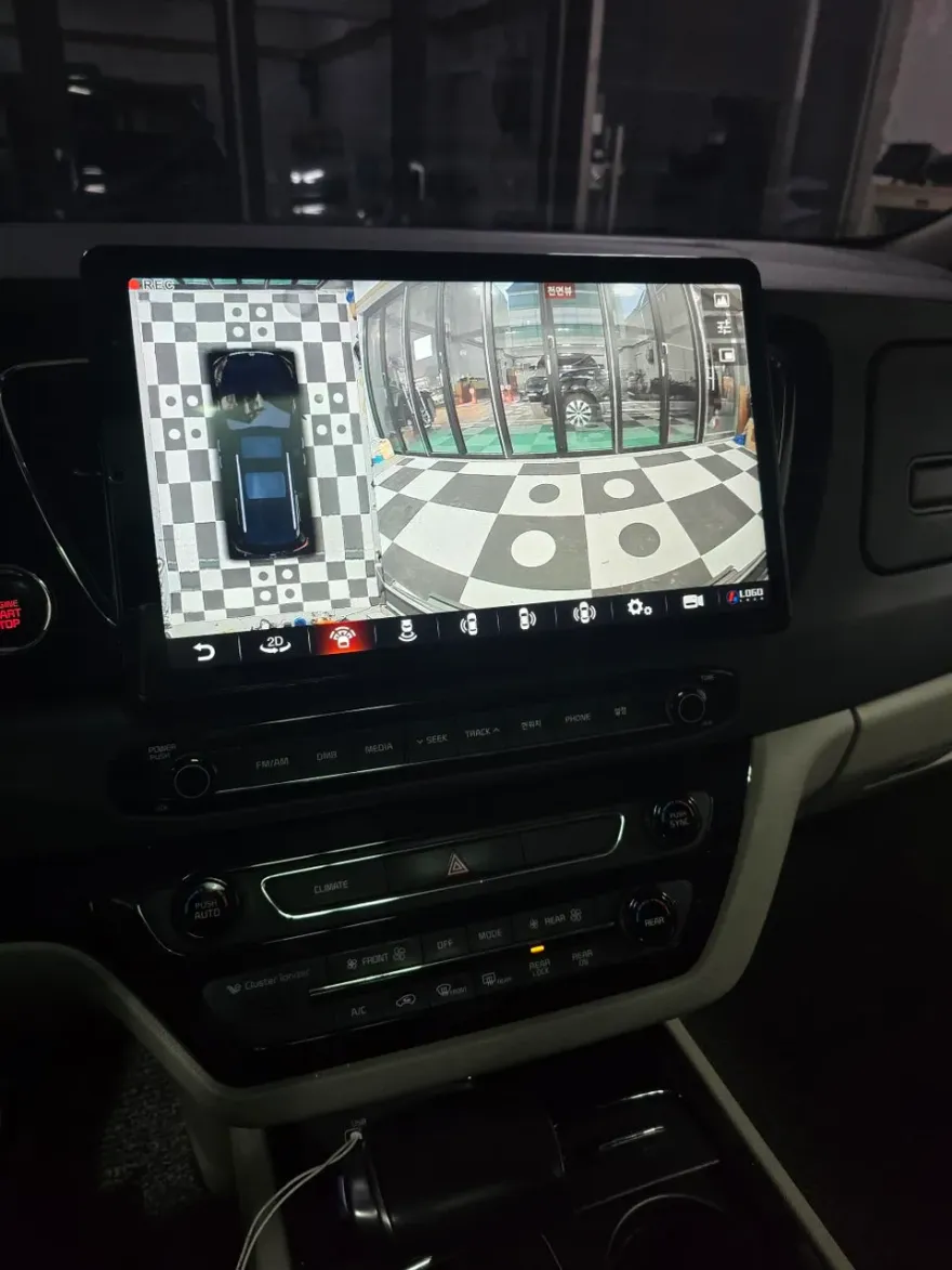 Kia CarnivalのAndroid Auto・CarPlay取付事例 施工写真 2-2