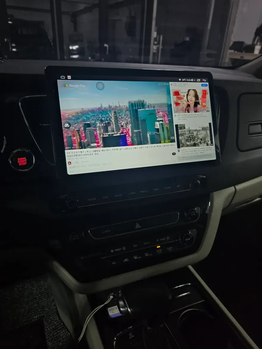 Kia CarnivalのAndroid Auto・CarPlay取付事例 施工写真 1-3