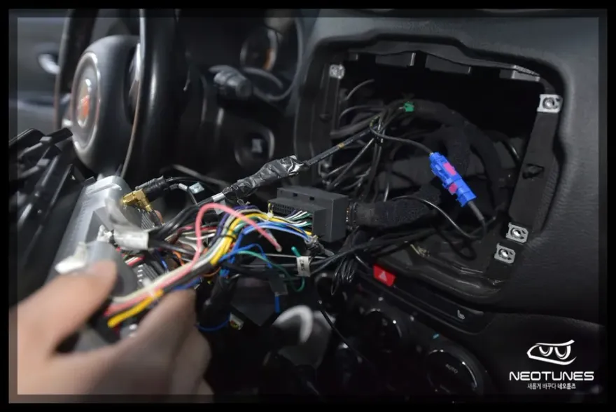 Jeep RenegadeのAndroid Auto・CarPlay取付事例 施工写真 2-1