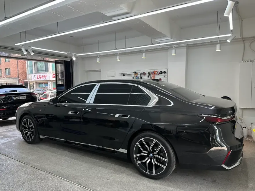 BMW 7 Seriesのガラスコーティング事例|費用目安・仕上がり 施工写真 2-2