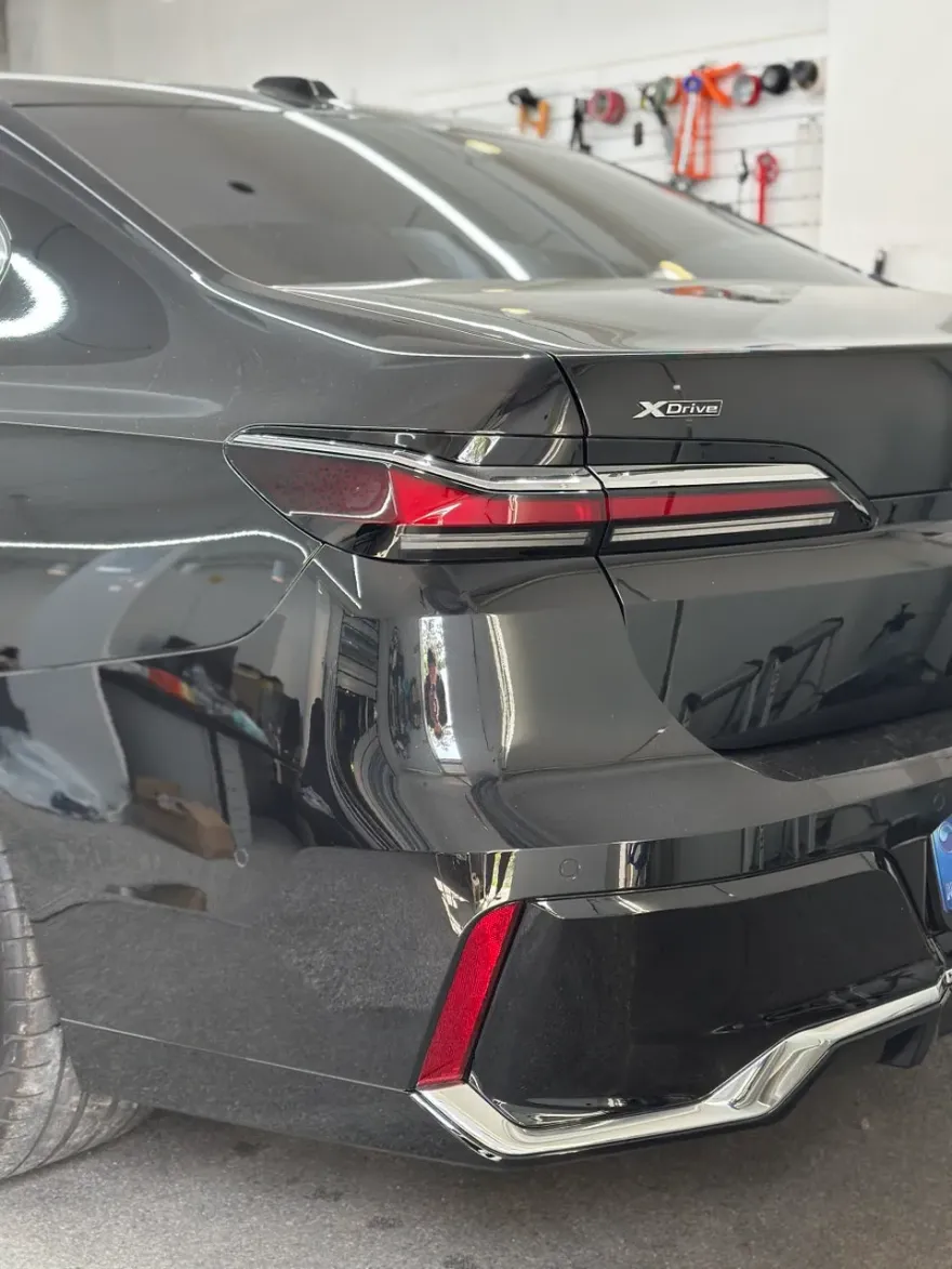 BMW 7 Seriesのガラスコーティング事例|費用目安・仕上がり 施工写真 3-2