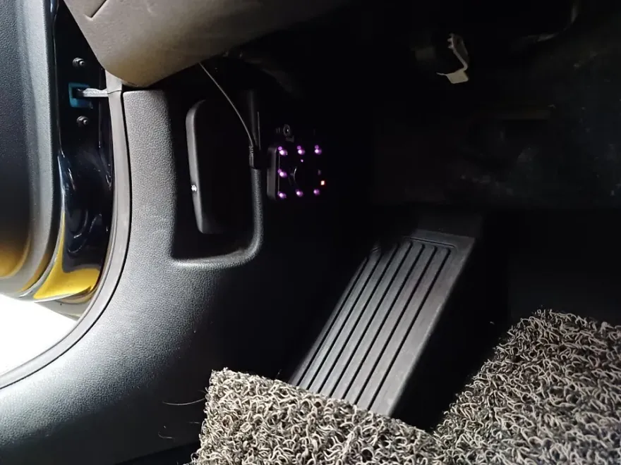 Kia Niro Hybridのドラレコ取付事例|急加速対策 施工写真 3-1