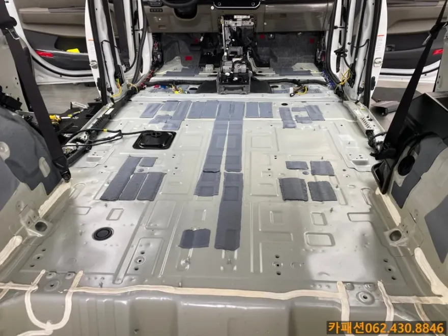 Kia Carnival KA4 soundproofing - Kia Carnival KA4 Soundproofing Review: Road Noise Reduction photo 4