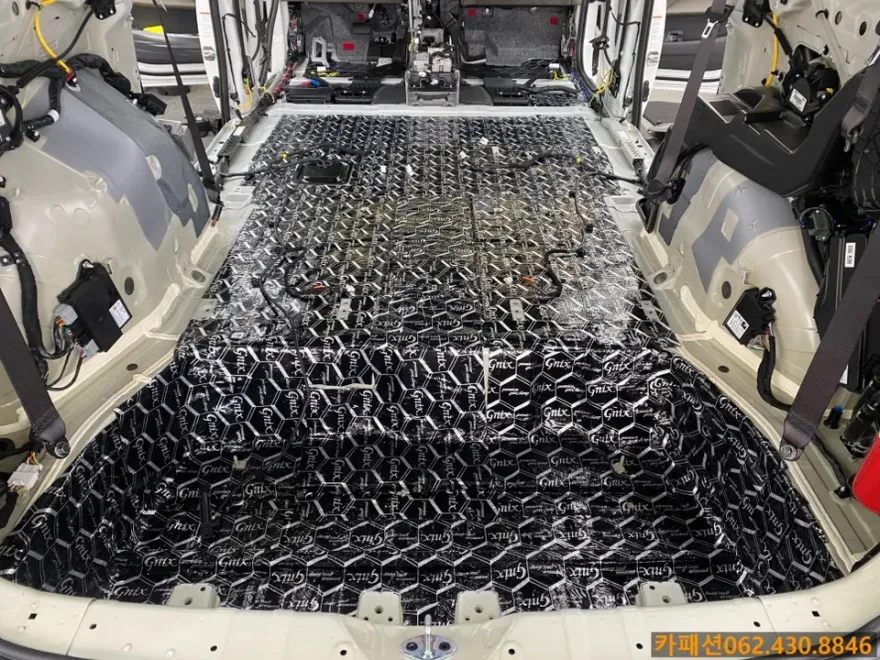 Kia Carnival KA4 soundproofing - Kia Carnival KA4 Soundproofing Review: Road Noise Reduction photo 5