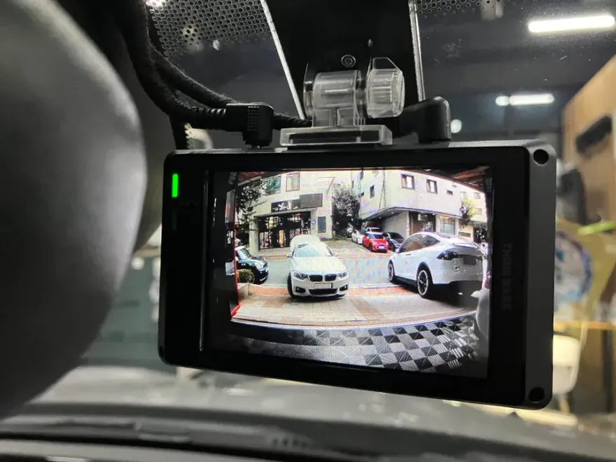 MINI Clubmanのドラレコ取付事例|費用目安・仕上がり 施工写真 2-2