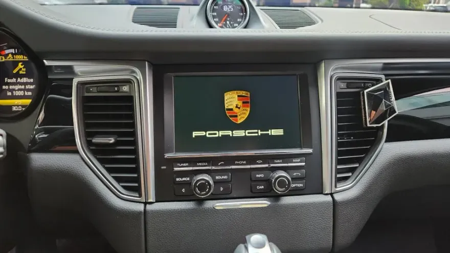 Porsche Macan car audio installation result