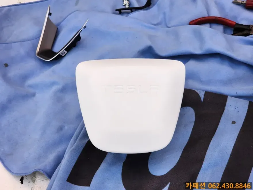Tesla Model Y steering wheel - Tesla Model Y Steering Wheel Customization Review photo 4