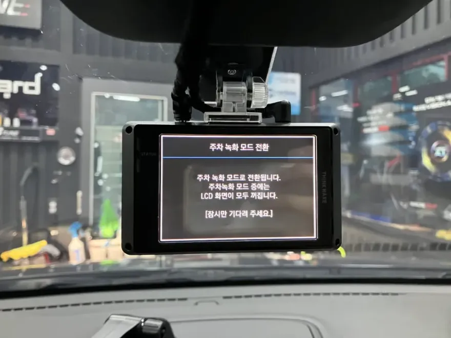 Hyundai Santa Feのドラレコ取付事例|費用目安・仕上がり 施工写真 1-3