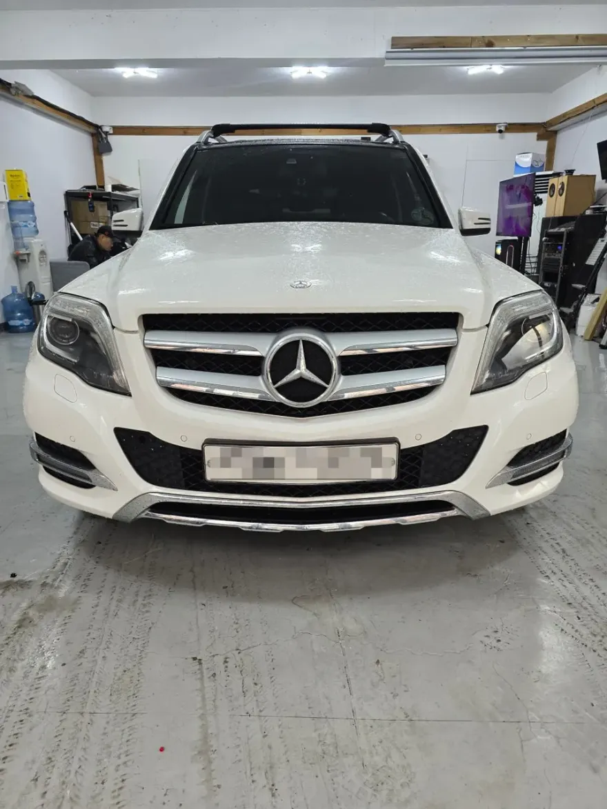 Mercedes-Benz GLKのAndroid Auto・CarPlay取付事例 施工写真 2-1