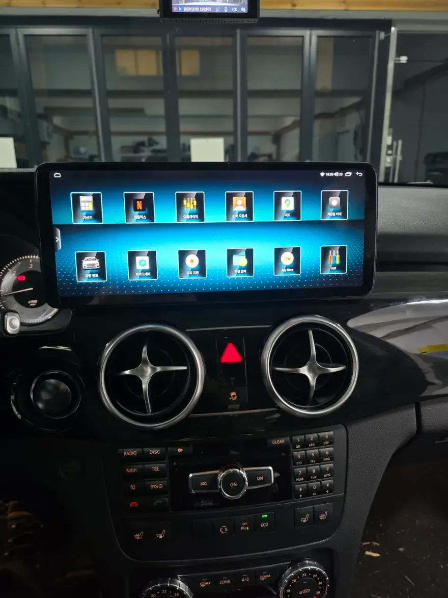 Mercedes-Benz GLKのAndroid Auto・CarPlay取付事例 施工写真 4-2