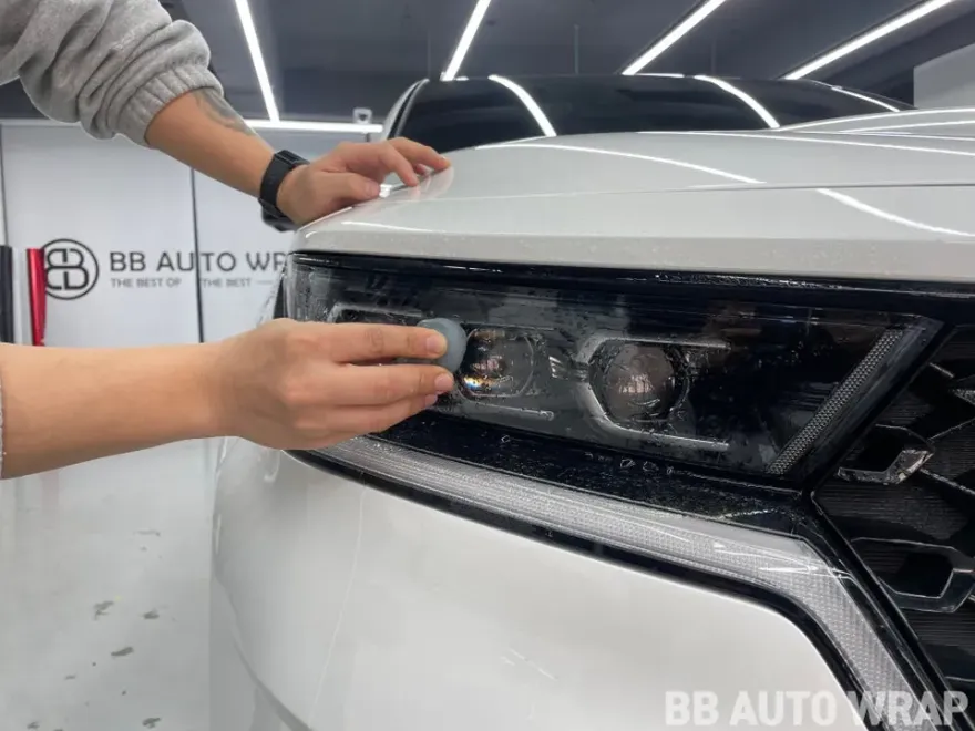 Kia Sorento MQ4 PPF施工事例|ヘッドライトのトーンダウンと保護 施工写真 1-3