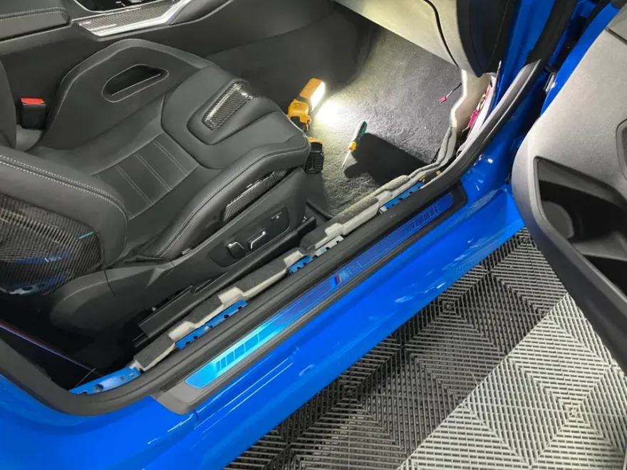 BMW M2のドライブレコーダー取付事例 施工写真 4-1