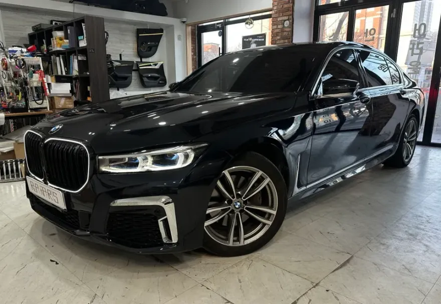 BMW 7 Series ambient lighting installation result