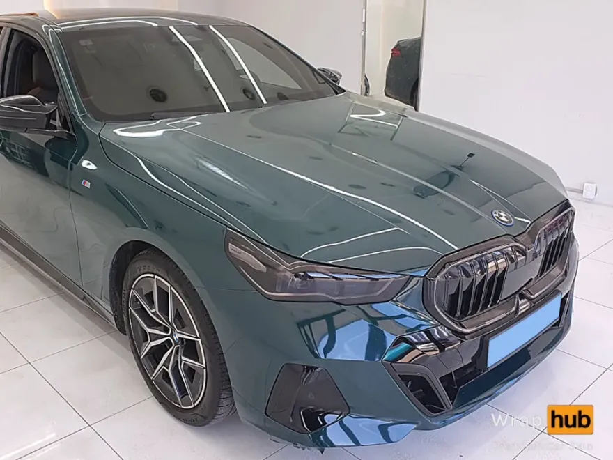 BMW i5のカーラッピング事例|費用目安・仕上がり 施工写真 1-1