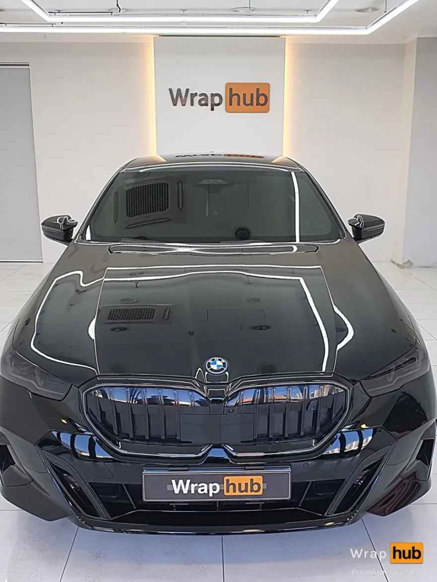 BMW i5のカーラッピング事例|費用目安・仕上がり 施工写真 1-3