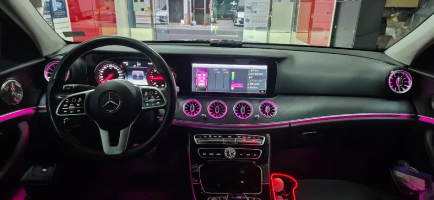 Mercedes-Benz E-Class ambient lighting installation result