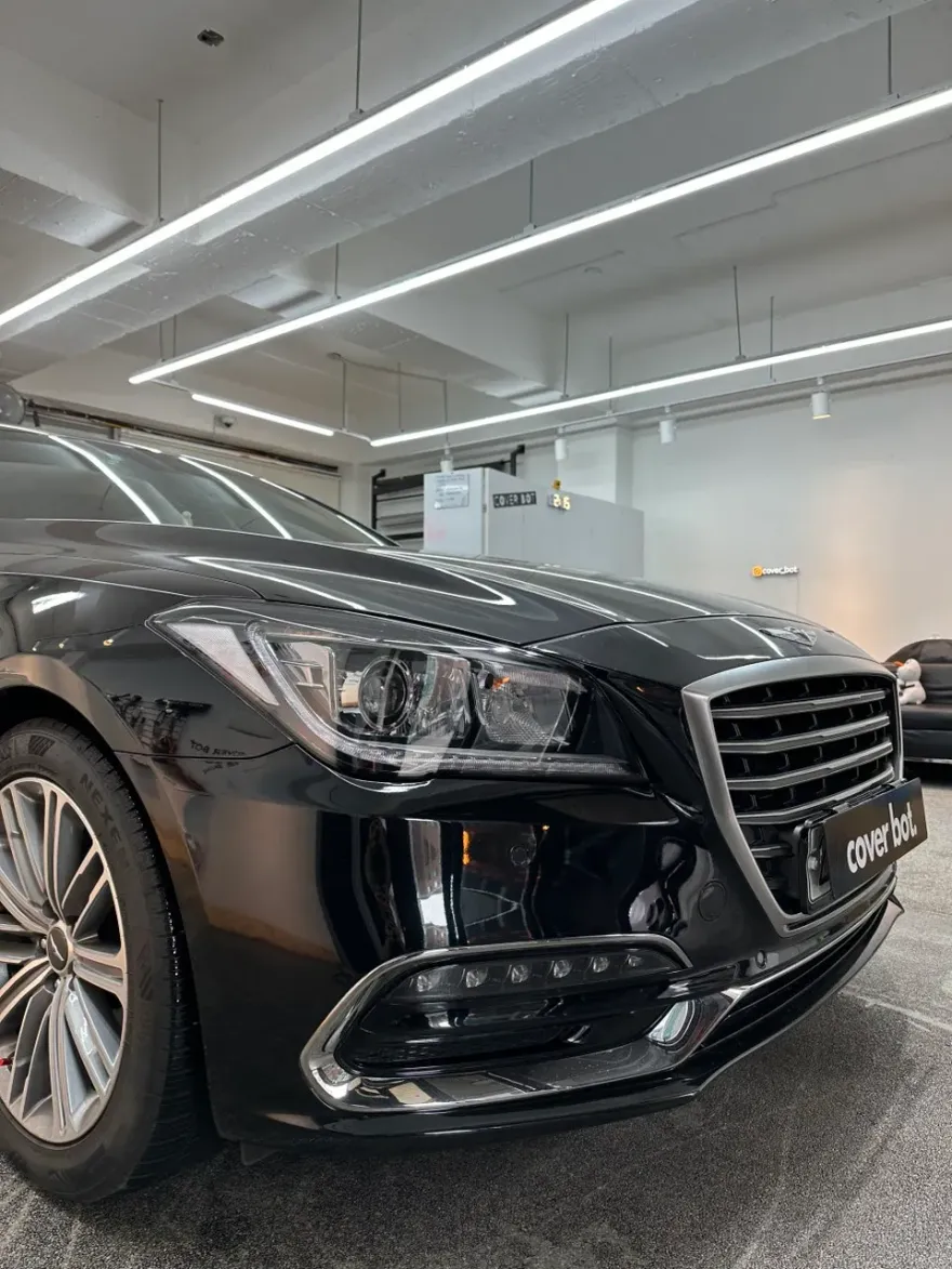 Genesis G80のカーラッピング事例|サテンパールホワイト 施工写真 3-1