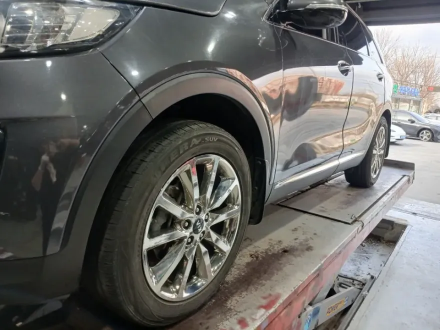 Kia All New Sorentoのホイールリペア・塗装事例 施工写真 3-2