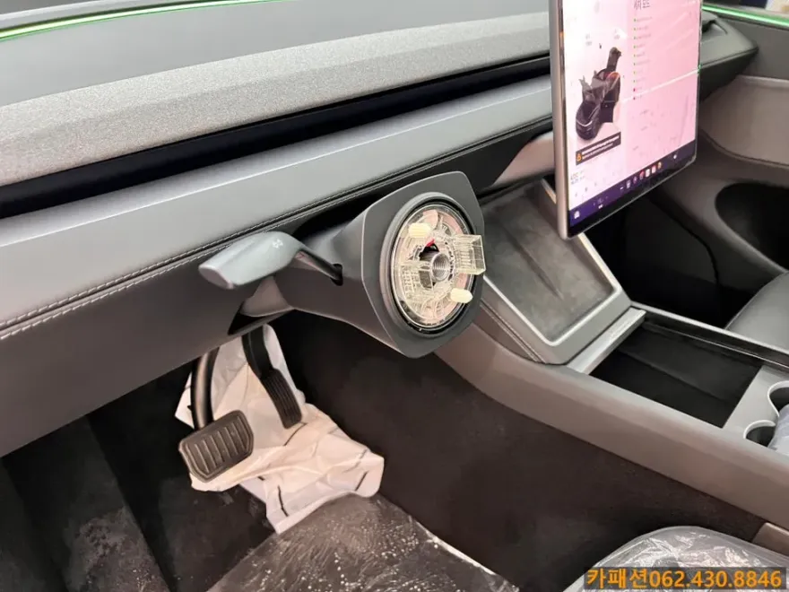 Tesla Model Y steering wheel - Tesla Model Y Steering Wheel Customization Review photo 3