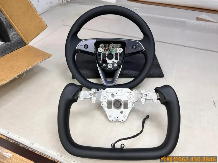 Tesla Model Y steering wheel - Tesla Model Y Steering Wheel Customization Review photo 4