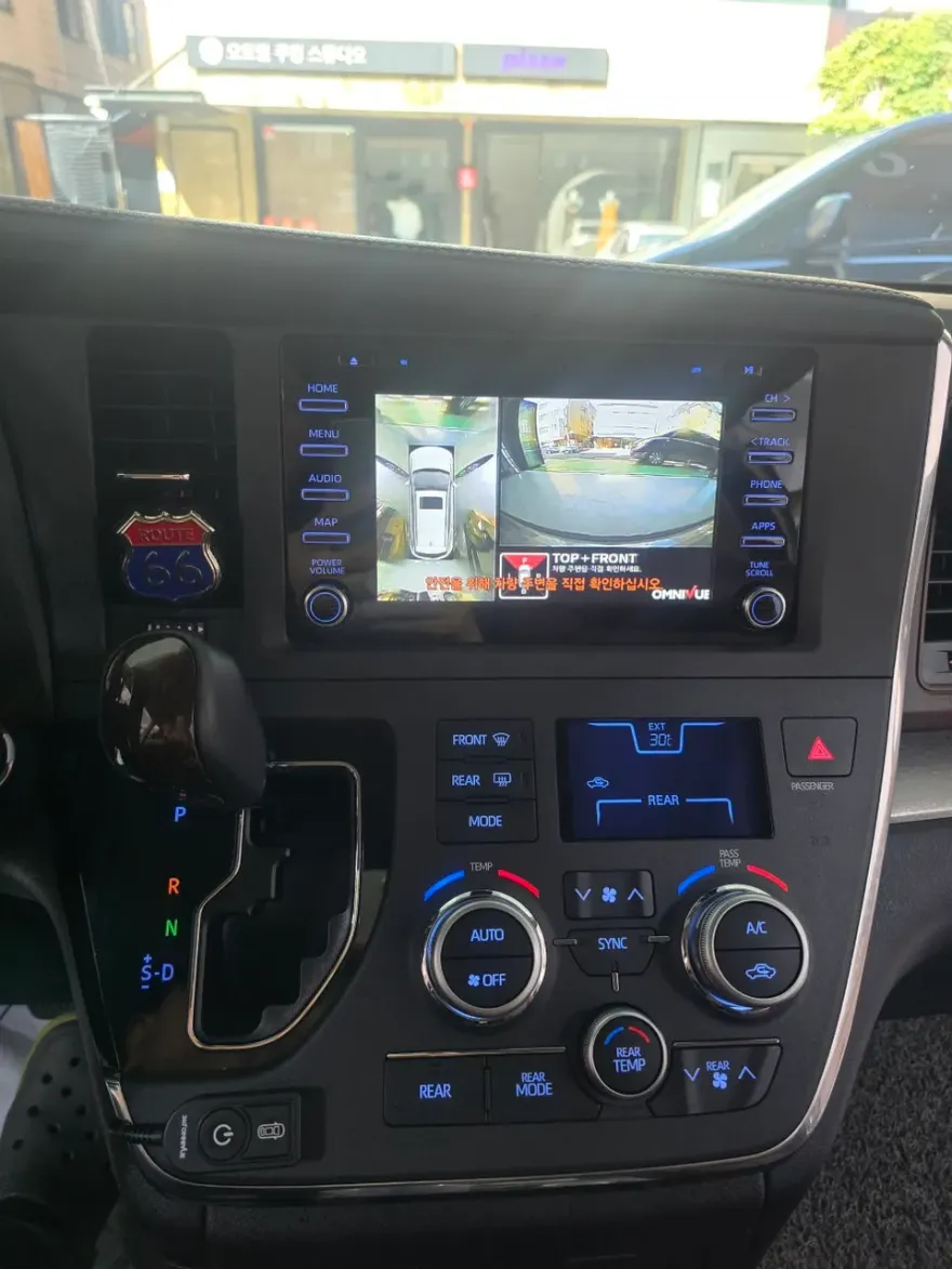 Toyota SiennaのAndroid Auto・CarPlay取付事例 施工写真 2-2