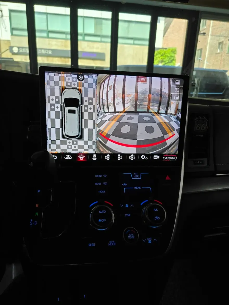 Toyota SiennaのAndroid Auto・CarPlay取付事例 施工写真 3-2