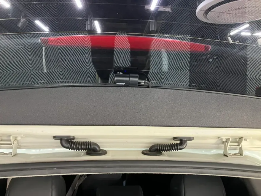Kia Niroのドライブレコーダー取付事例|費用目安・仕上がり 施工写真 1-3