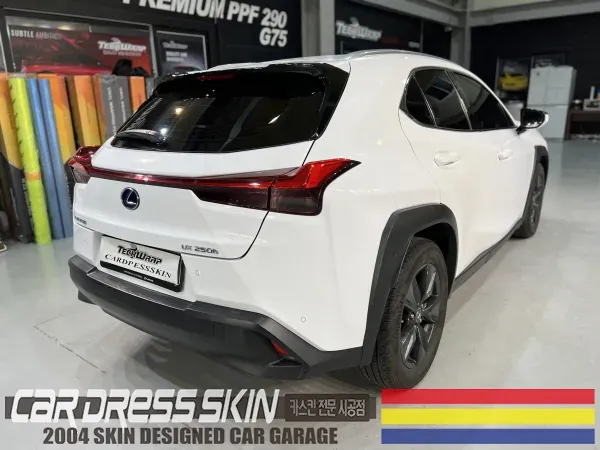 Lexus UX 250hのカーラッピング事例|費用目安・仕上がり 施工写真 3-2