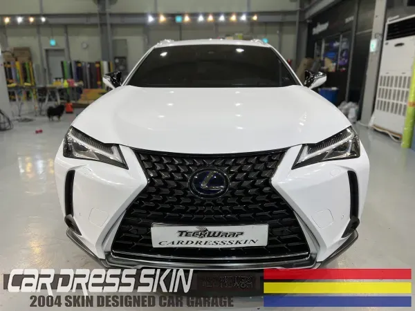 Lexus UX 250hのカーラッピング事例|費用目安・仕上がり 施工写真 1-3