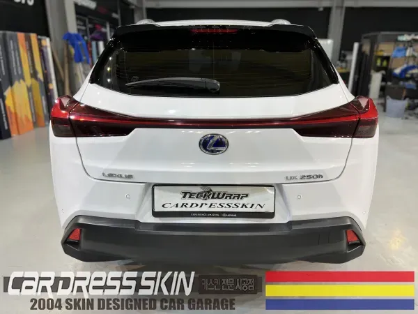 Lexus UX 250hのカーラッピング事例|費用目安・仕上がり 施工写真 2-3