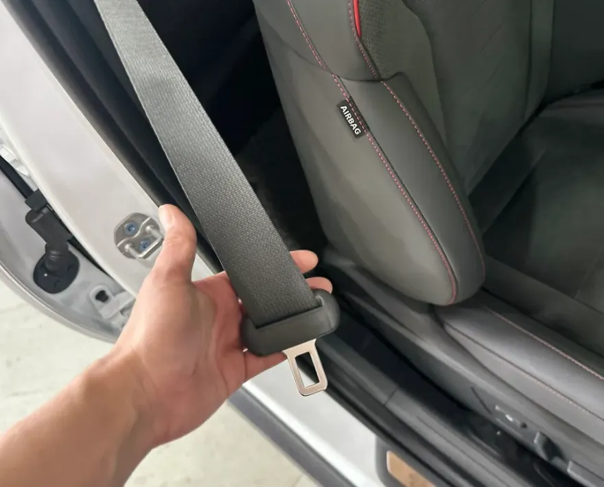 Hyundai Sonata DN8 interior customization - Hyundai Sonata DN8 Interior Customization Review: Red Seatbelts photo 3