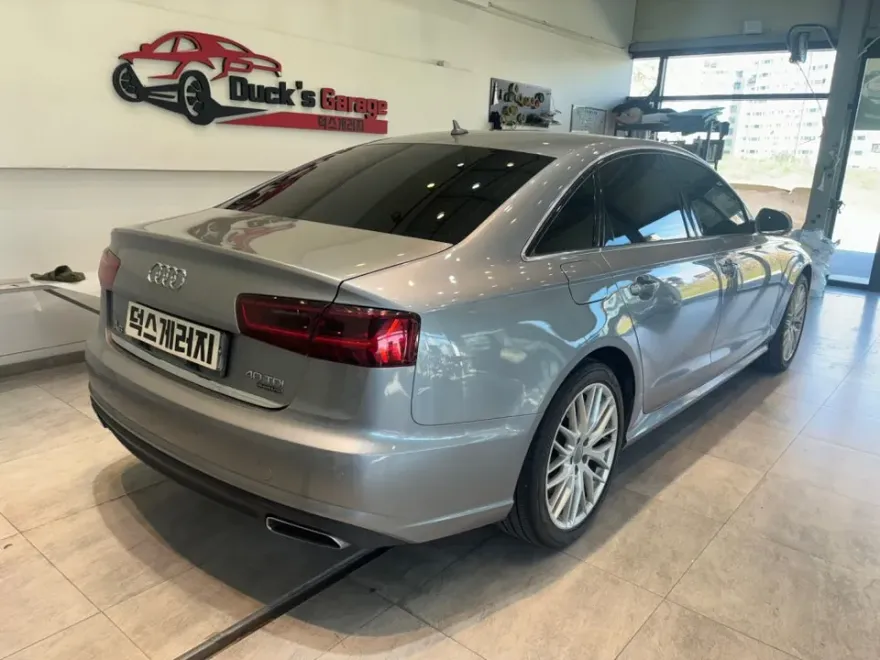 Audi A6のカーラッピング事例|光沢ホワイトで高級感アップ 施工写真 1-1