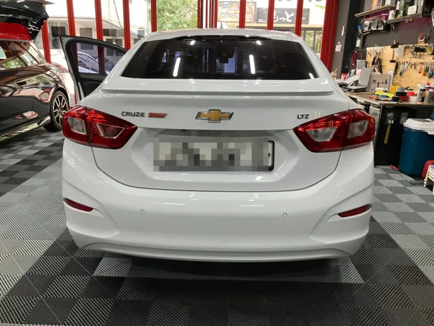 Chevrolet Cruzeのドラレコ取付事例|費用目安・仕上がり 施工写真 1-1