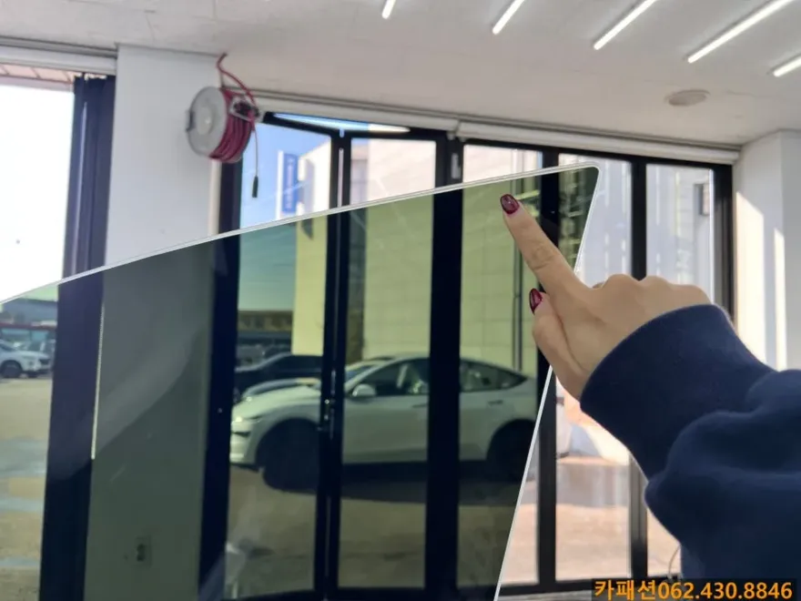 Tesla Model Xのカーフィルム施工事例 施工写真 2-2