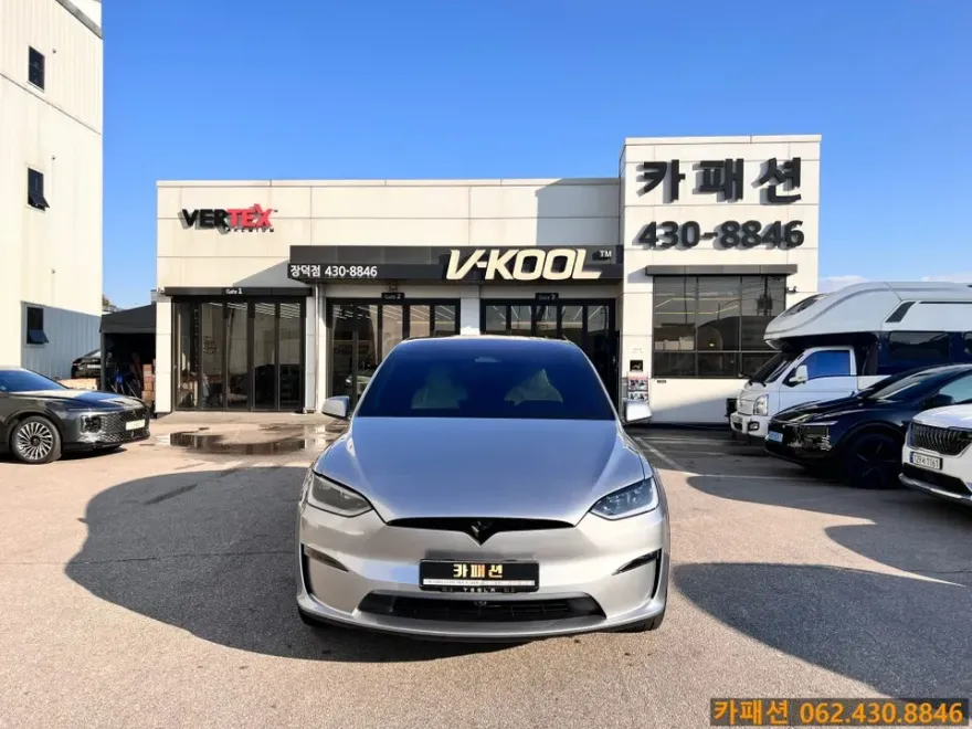 Tesla Model Xのカーフィルム施工事例 施工写真 3-2
