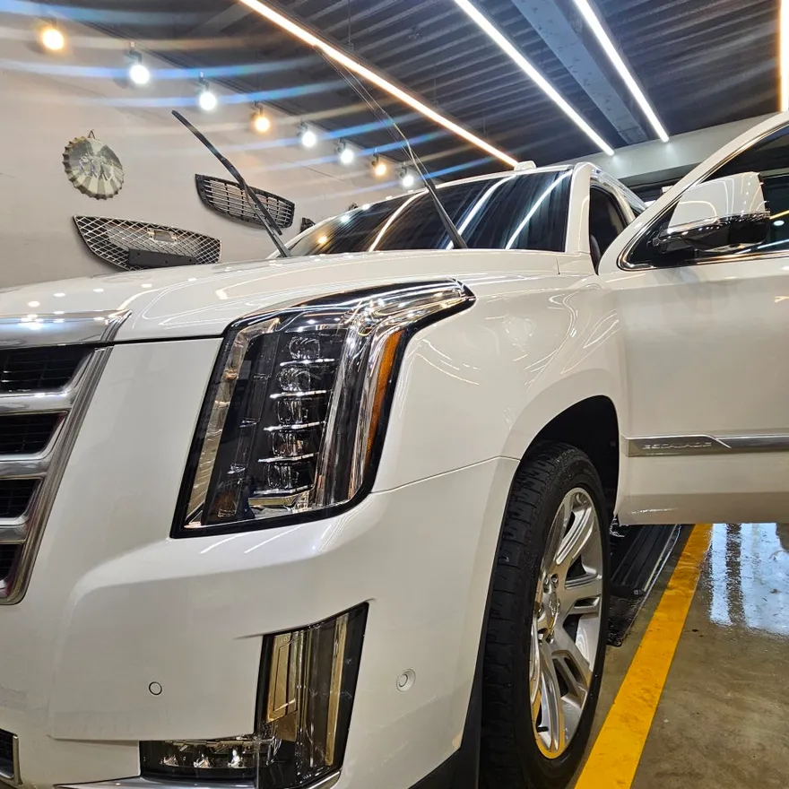 Cadillac Escaladeのガラスコーティング事例|韓国での施工 施工写真 1-2