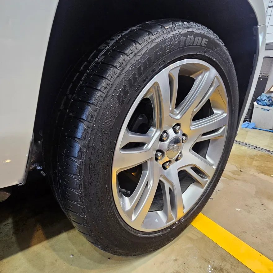 Cadillac Escaladeのガラスコーティング事例|韓国での施工 施工写真 1-3