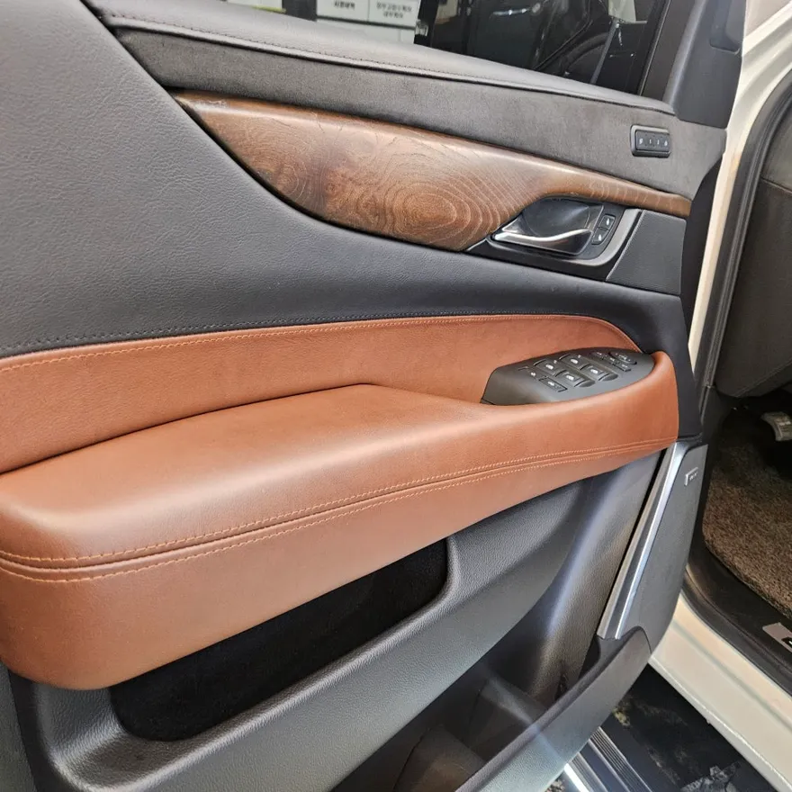 Cadillac Escaladeのガラスコーティング事例|韓国での施工 施工写真 2-3