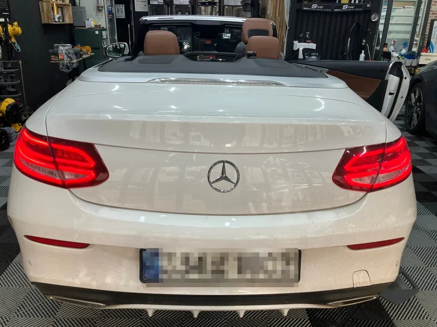 Mercedes-Benz Cクラス カブリオレ ドラレコ取付事例|費用目安・仕上がり 施工写真 1-1