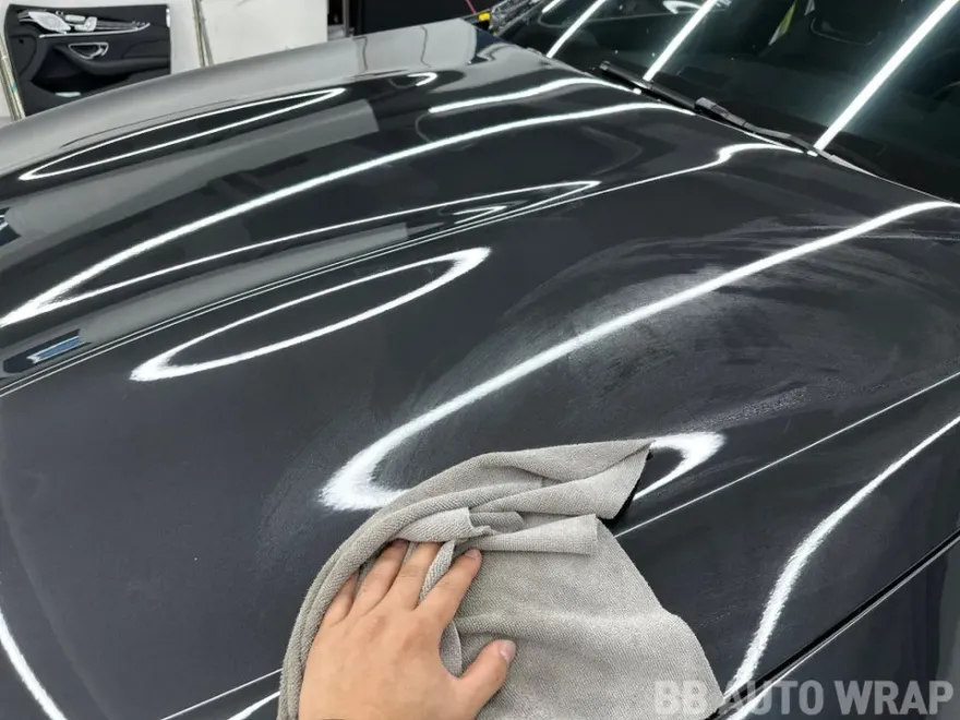 Mercedes-Benz AMG GTのカーラッピング事例|ネオンイエロー 施工写真 3-2